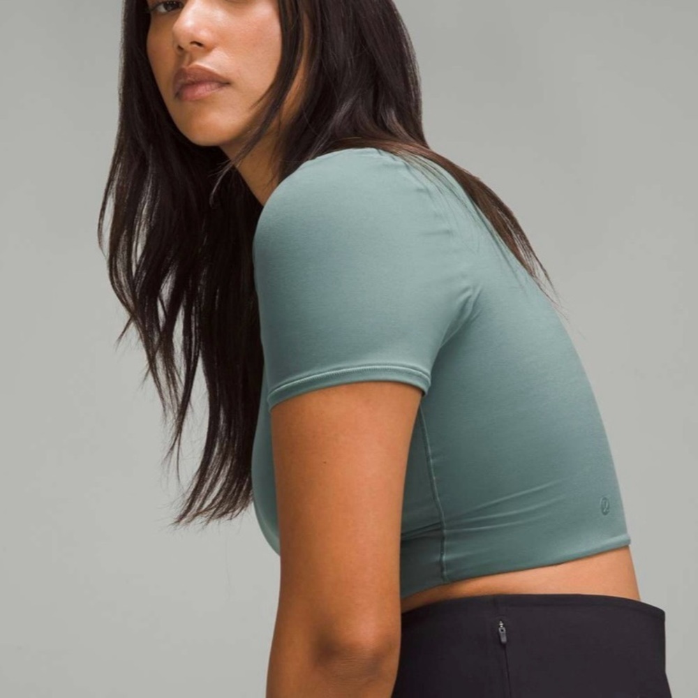Retired Lululemon Nulu Crewneck Cropped T-Shirt Medium Forest Green Rare Sz S - Picture 2 of 10